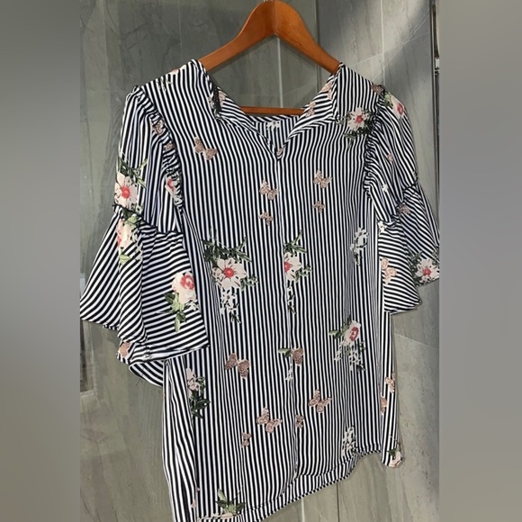 [BUNDLE OF 4] NEW Short-Sleeve & Long-sleeve Blouses & Tank Top, Size XS-M - Picture 8 of 16